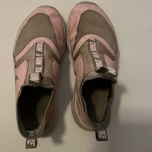 NIKE girls pink sneakers slip in size 3.5
